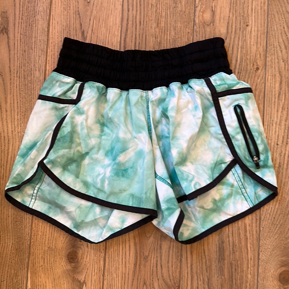 Lululemon Tracker Mid Rise Shorts